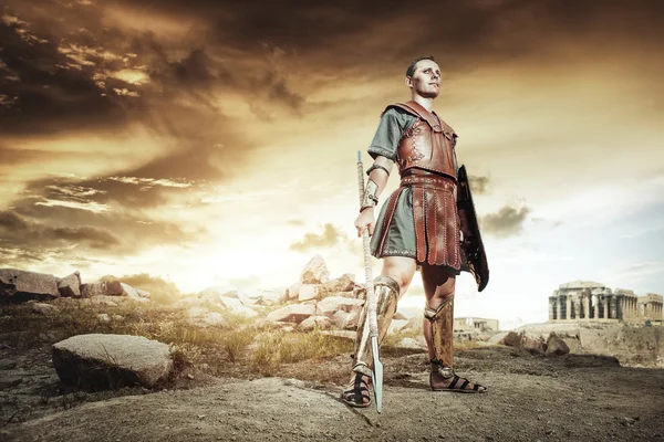 Древнегреческий воин, позирующий — стоковое фото