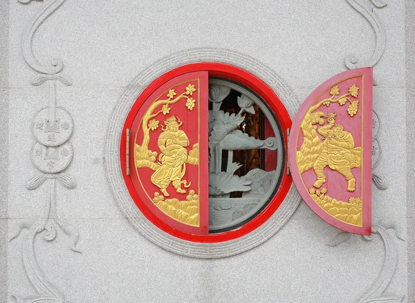 Китайский Лунный стиль windows на китайский храм в Таиланде — стоковое фото