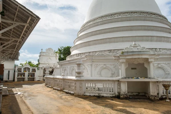 Ступа купол в храм Будды — стоковое фото