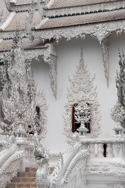 Красивый Тайский Храм Украшен Скульптурой Пламени — стоковое фото