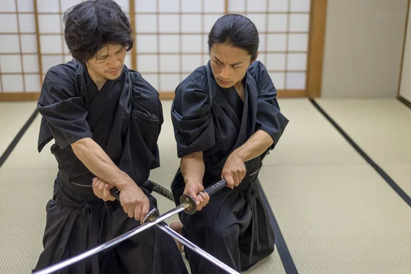 Самурай, обучение в традиционной додзё в Токио — стоковое фото