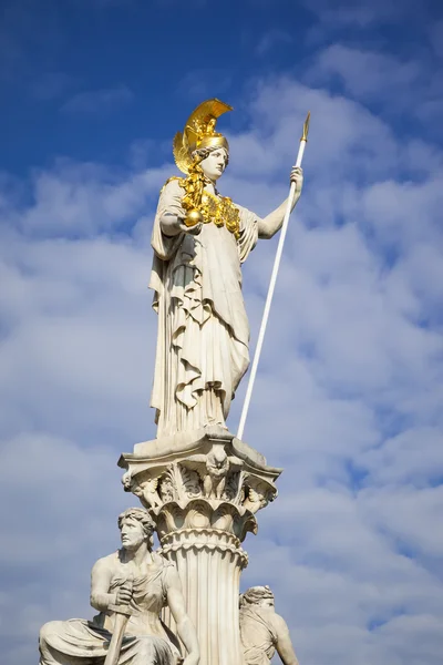 Статуя Афины в Вене Австрия — стоковое фото
