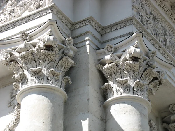 Древний архитектурный дизайн колонок — стоковое фото