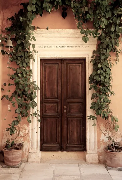 Дверь древняя