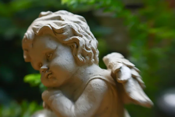 Скульптура ангела — стоковое фото