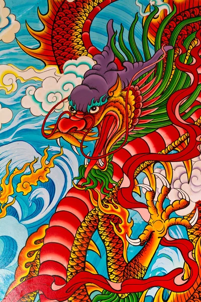 Красный огонь дракона картина в китайский храм — стоковое фото