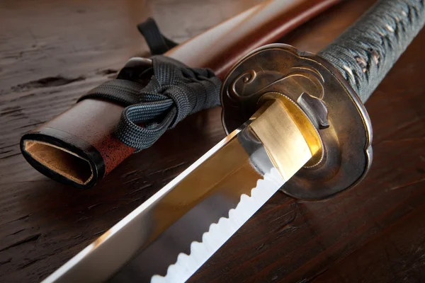 Японский меч и ножны — стоковое фото