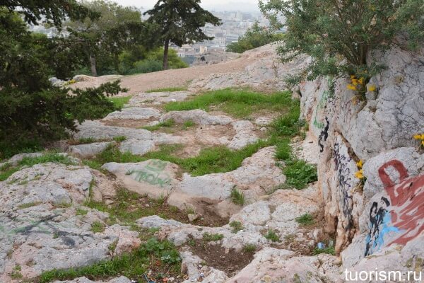 Срубленный склон Ареопага