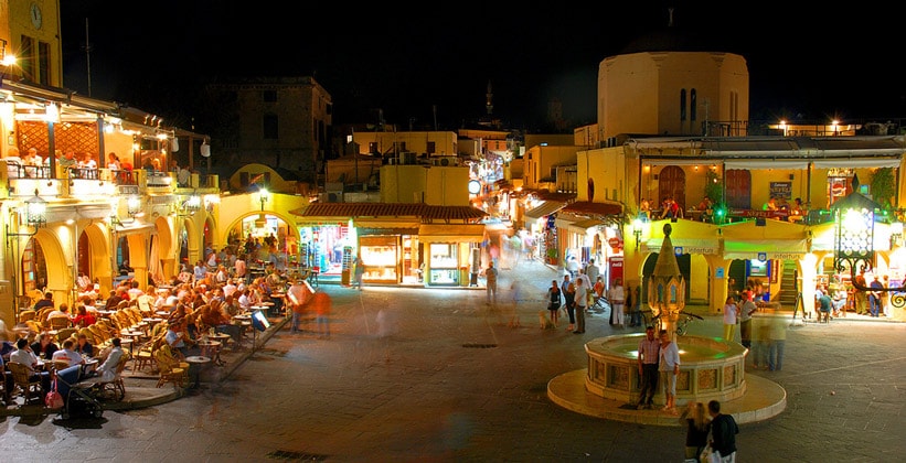 Ночной город Родос (Греция)