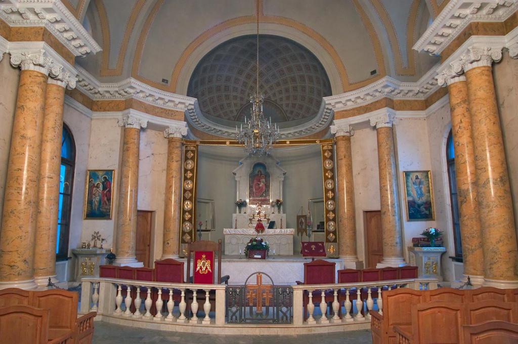 Интерьер армянской церкви в С.Петербурге