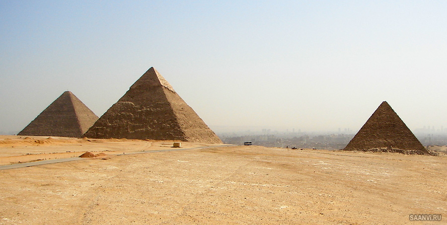 cairo-heops_hefren_mikerin_pyramides.jpg