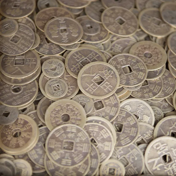 Антикварные бронзовые китайских монет — стоковое фото