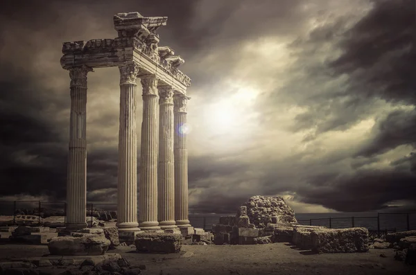 Руины храма Аполлона Анталья, Турция — стоковое фото