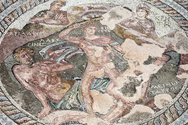 Римская мозаика Тезей и Минотавр — стоковое фото