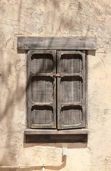 Old Wood Framed Shuttered Window Lock Set Adobe Wall — стоковое фото